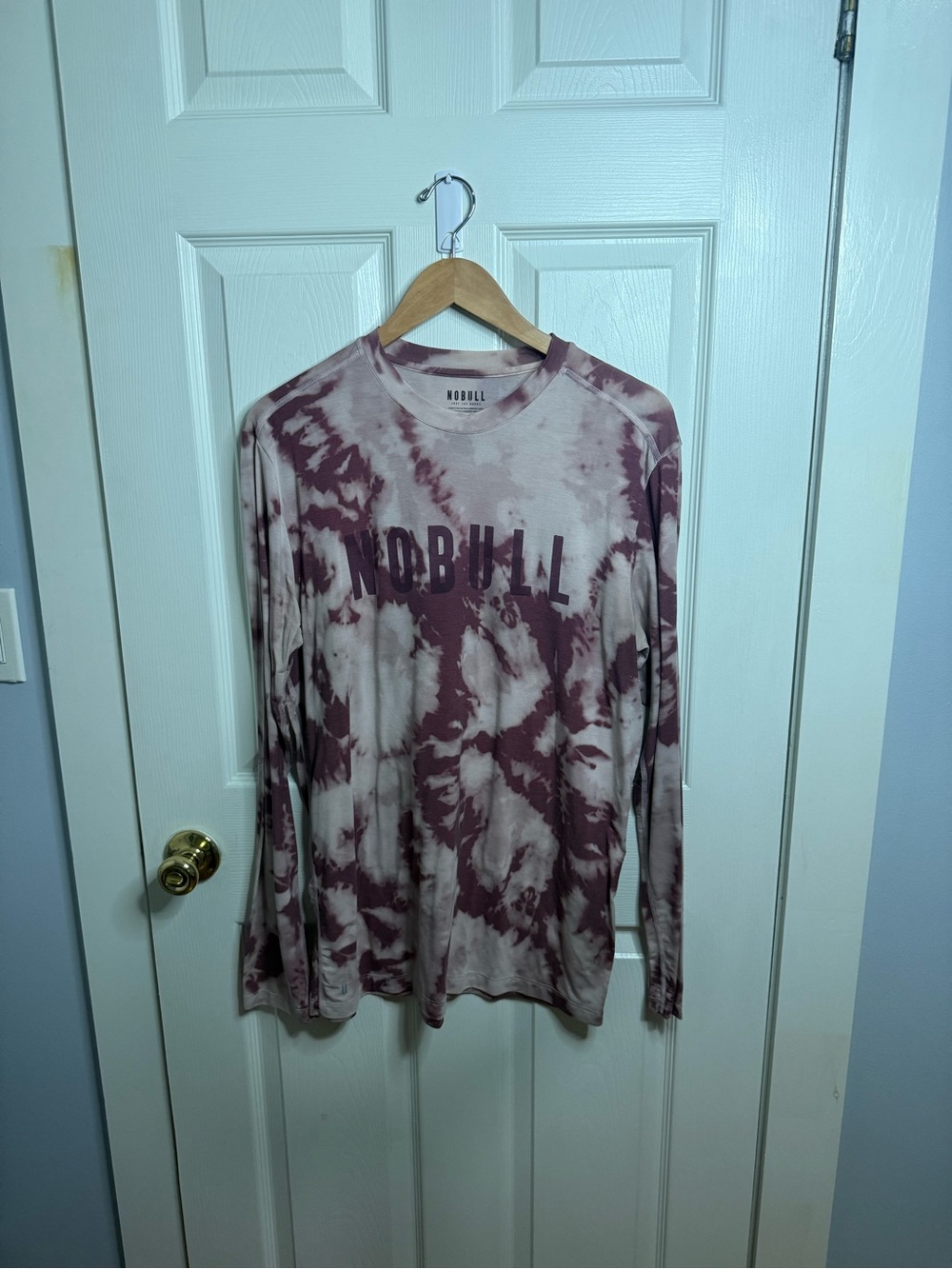 NOBULL Men's Long Sleeve Tie-Dye Crewneck - Mauve and Cream